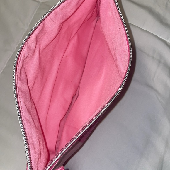 💕Vintage Victoria’s Secret Travel Bag in Signature Stripes - Picture 3 of 4